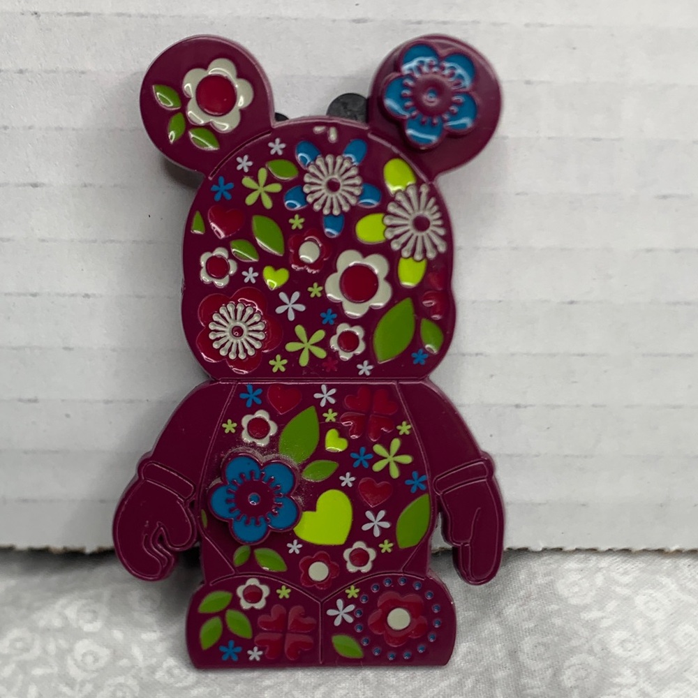 Disney jumbo Vinylmation pin LE 1000: Urban 7 PRETTY FLOWERS